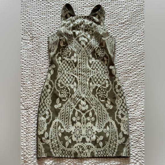 ⚠️Body-con Dress⚠️ - Picture 1 of 3